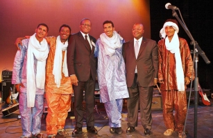 Bombino &amp; group with Ambassadors onstage